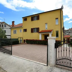 apartments-ivana-iva.hotelinzadar.com/