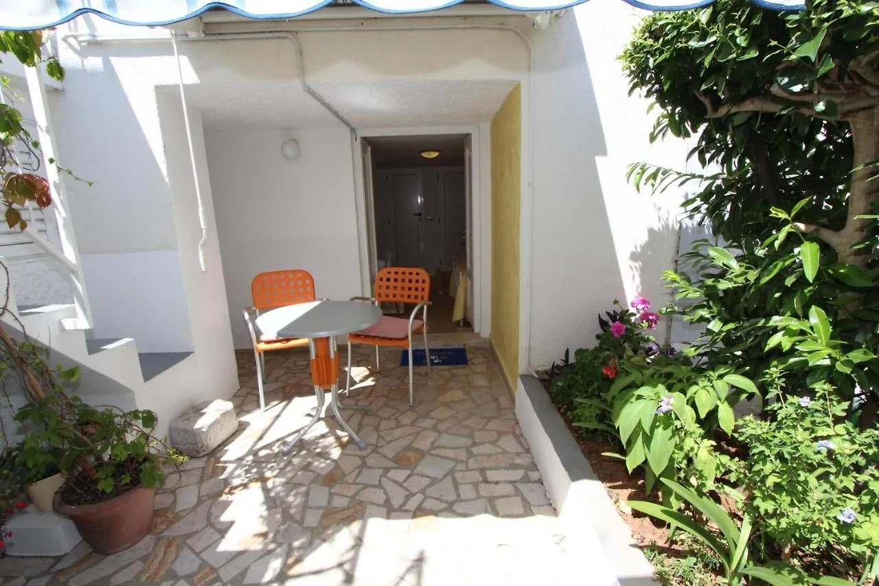 Apartments Knezovic Ровинь 0*,