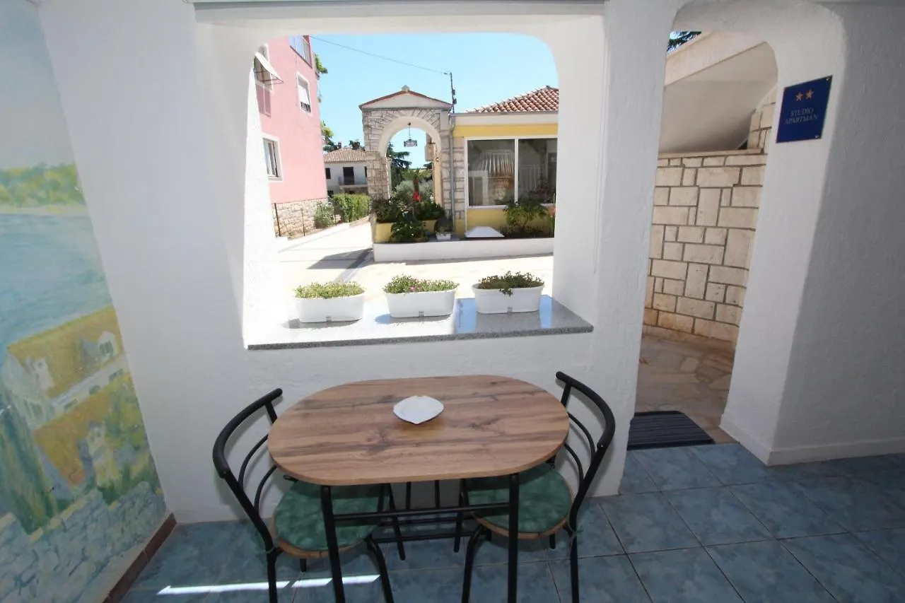 Apartments Knezovic Ровинь Хорватия
